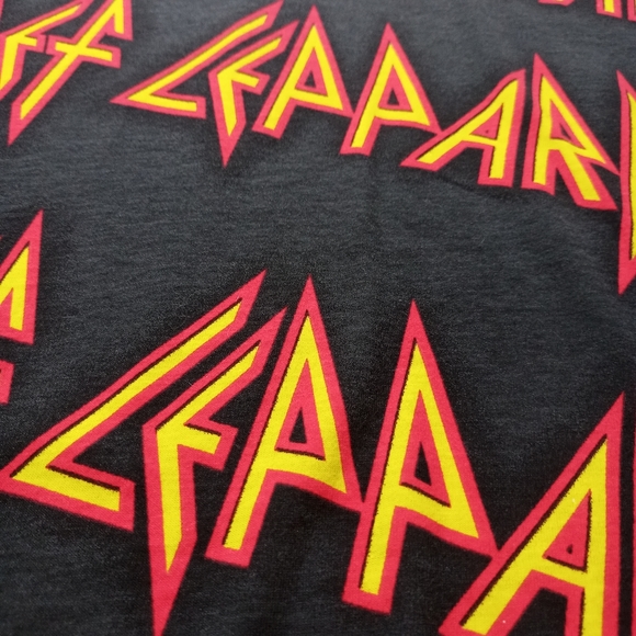 2019 NWT Def Leppard Graphic Band Shirt - Picture 3 of 5